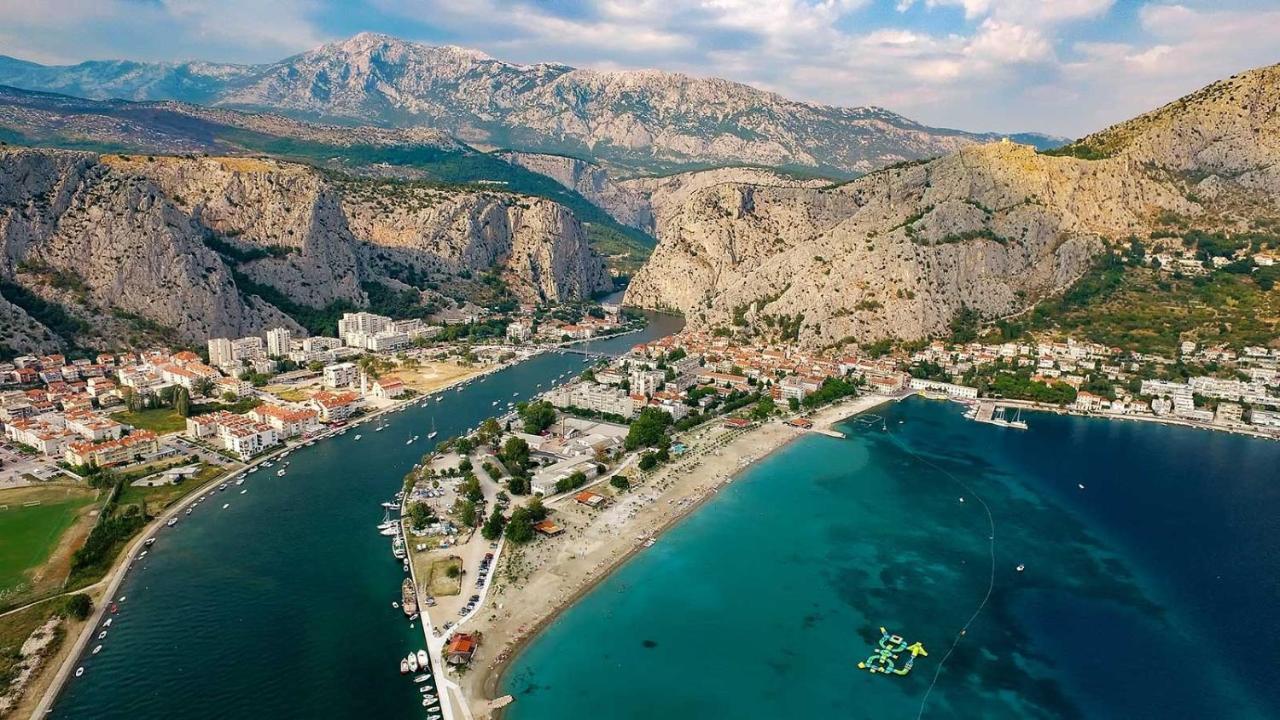 Green 'N Grey Omiš Exterior foto