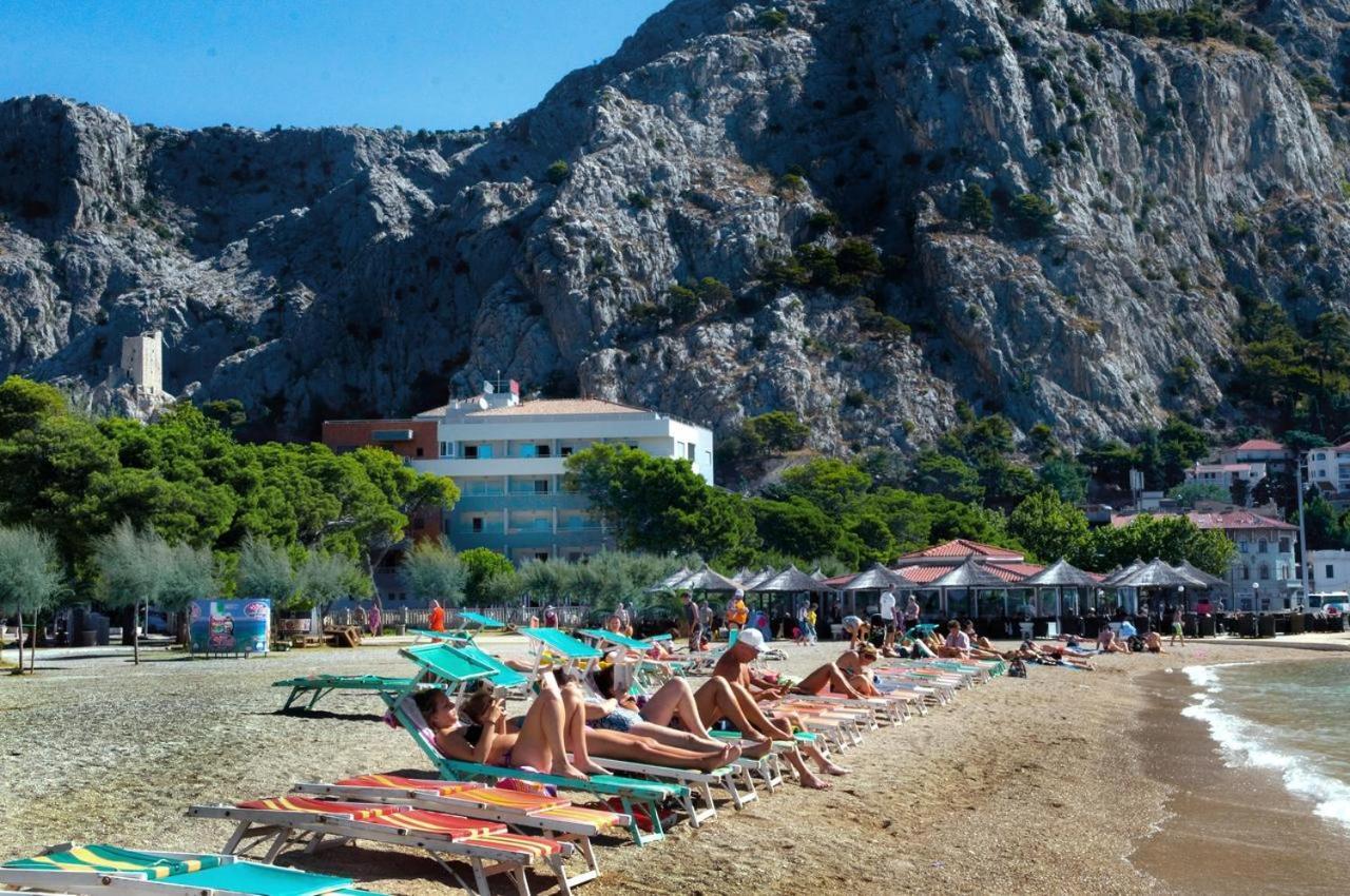 Green 'N Grey Omiš Exterior foto
